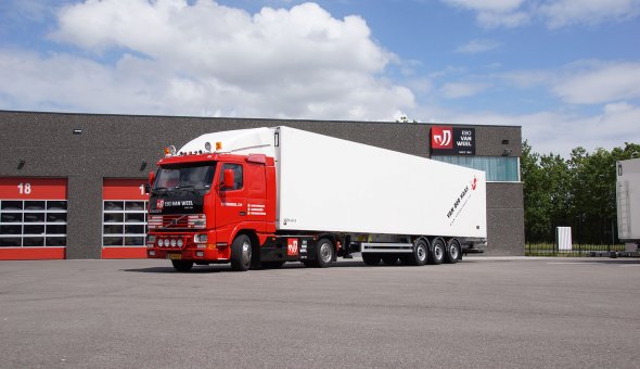 6x koelvries trailer 3-assige voor van der Haas Transport isobox polyester opbouw