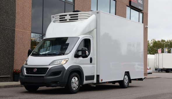 Gesloten laadbak plywood op Fiat Ducato voor Breewel Transport met Mitsubishi koelmachine