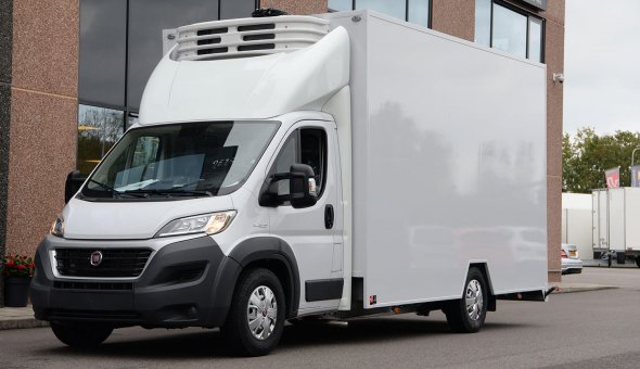 Gesloten laadbak plywood op Fiat Ducato voor Breewel Transport met Mitsubishi koelmachine