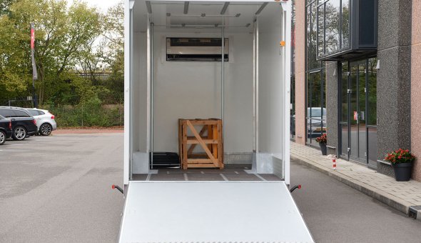 Gesloten laadbak plywood op Fiat Ducato voor Breewel Transport met Mitsubishi koelmachine