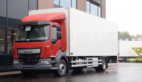 Nieuwe isotherm opbouw voor Turkse supermarkt - DAF LF vrachtwagen