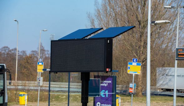 Solar tekstkar kopen met full colour LED-display en zonnepanelen