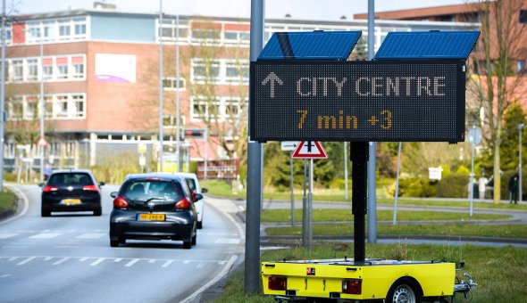 Solar tekstkar met floating cardata reistijd en verkeersinformatie