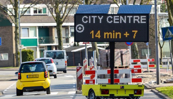 Solar tekstkar met floating cardata reistijd en verkeersinformatie