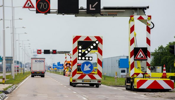 Nienhuis Mobiele rijstrook signalering (MRS) met Swarco LED-display en Traffic Fleet software