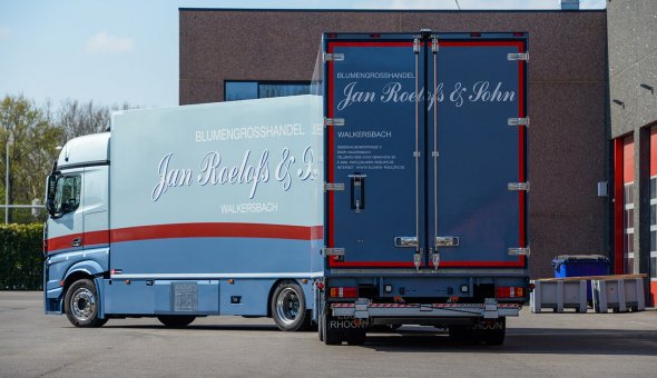 Fraaie bloemen en planten carrosserie geleverd aan Jan Roelofs & Sohn