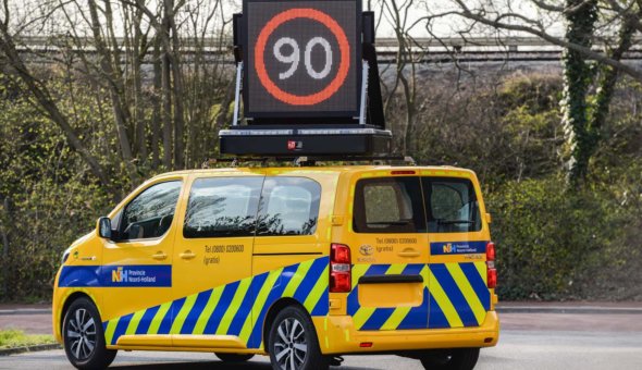 DakDRIP met functies zoals signalering en 360 rotatie van het LED-display om WIS Weginspecteurs zichtbaar te maken