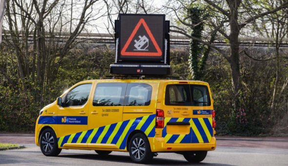 DakDRIP met functies zoals signalering en 360 rotatie van het LED-display om WIS Weginspecteurs zichtbaar te maken