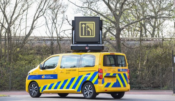 DakDRIP met functies zoals signalering en 360 rotatie van het LED-display om WIS Weginspecteurs zichtbaar te maken