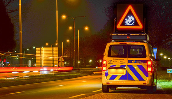 Rijkswaterstaat WIS en Provincie weginspecteurs met nieuwe voertuigen en DAKDRIP