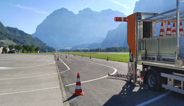 Vol Automatische Kegelzetter van Senn Engineering voor ophalen en afzetten van kegels