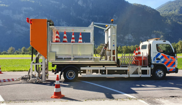 Vol Automatische Kegelzetter van Senn Engineering voor ophalen en afzetten van kegels