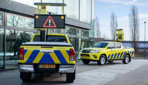 Veilig werken voor de weginspecteur met Early Warning berichten via Waze en Flitsmeister