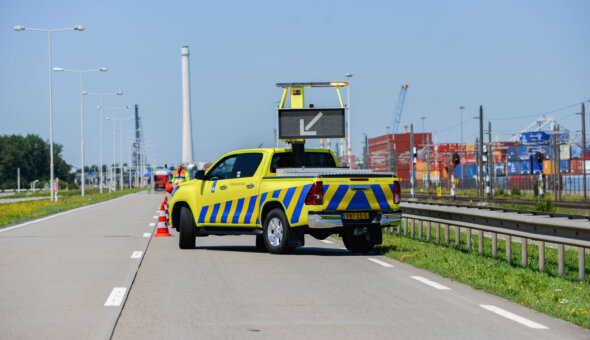 Veilig werken voor de weginspecteur met Early Warning berichten via Waze en Flitsmeister