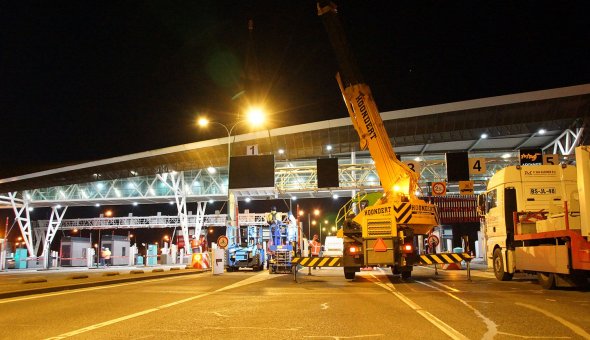 Fourteen VMS on the toll collection area of the Westerscheldetunnel