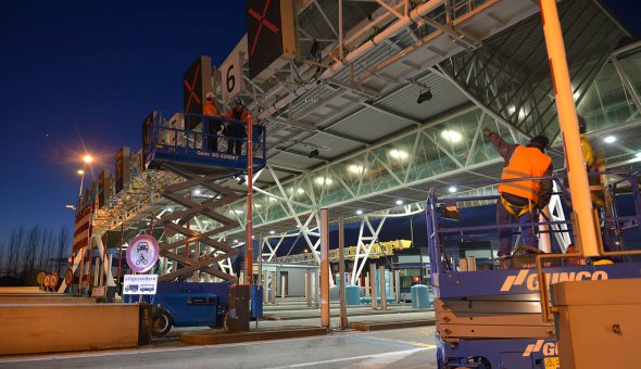 Fourteen VMS on the toll collection area of the Westerscheldetunnel