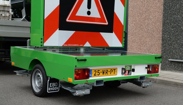 VW 1350 HB VMS-trailer for Vevon with Swarco full-colour LED display and matrix signal