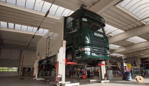 Annual maintenance for a isotherm truck body