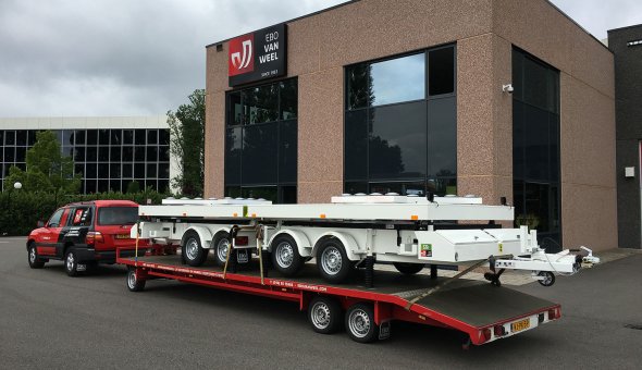 Arrow warning trailers equipped with solar energy and alternating LED lights delivered to Traffic & More