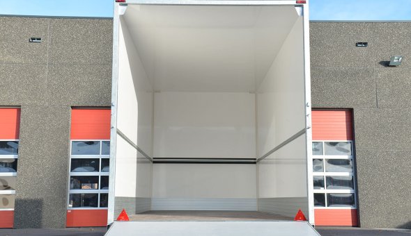 Box van trailer built for transport of flowers with Load-lok rails (6)