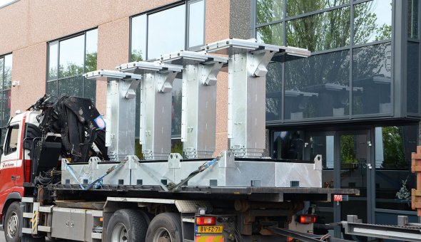 Climate-neutral mobile VMS for crowd management delivered to Van Deuveren Traffic Tekstkar.nl