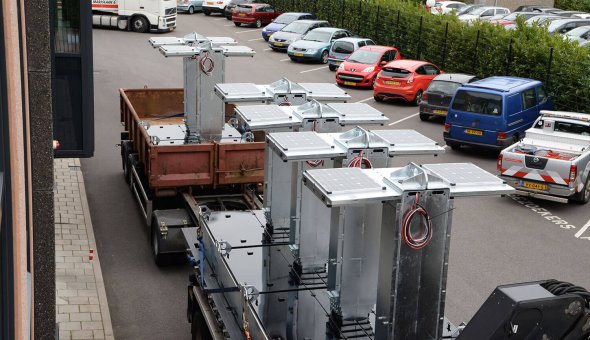 Climate-neutral mobile VMS for crowd management delivered to Van Deuveren Traffic Tekstkar.nl