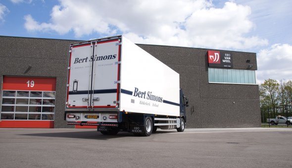 Conditioned truck body with heating for transportation of flowers