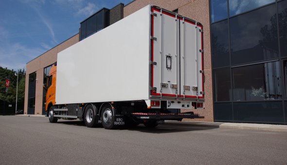 Cooling and freezing truck body - truck combination DAF truck with multi-temp compartments