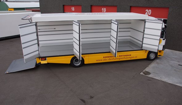 Custom made truck bodies als moving truck for ABC Den hartogh movers built on Renault truck