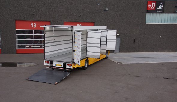 Custom made truck bodies als moving truck for ABC Den hartogh movers built on Renault truck
