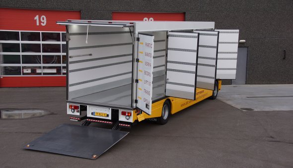 Custom made truck body developed for moving company - Renault truck
