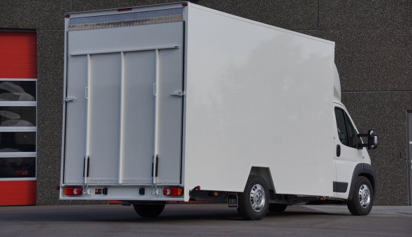 Dry freight truck body built from plywood panels on Fiat Ducato