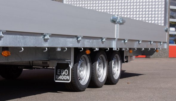 Flat-bed-trailers-delivered-to-transport-traffic-equipment - BUKO-Infrasupport