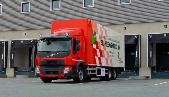 Flower transport on Volvo truck body with a refrigeted box body