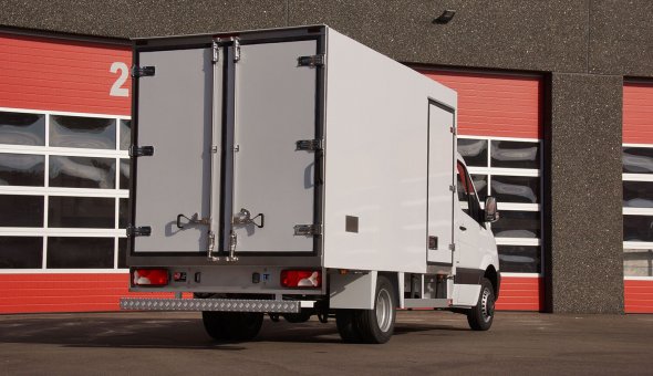 Freezing isotherm truck body for Sea Fish handler equiped with compartments