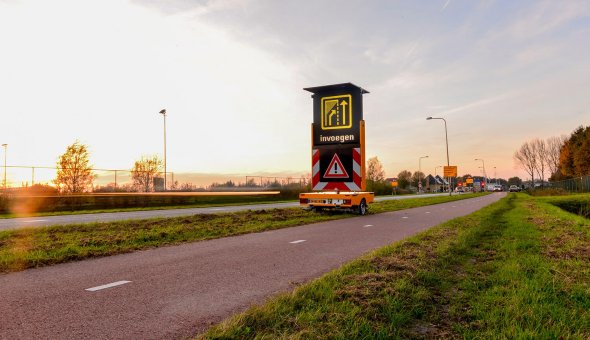 Full colour VMS-trailer with solar panels