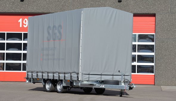 Gesloten schuifzuil aanhanger met maatwerk aanhangwagen opties voor SGS