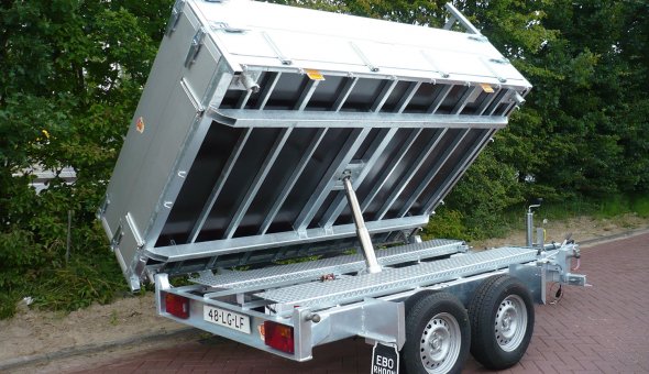 Heavy duty tipper trailer for intense usage and a long durability