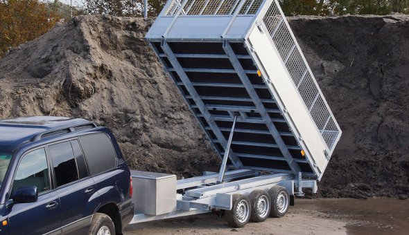 Heavy duty tipper trailer for intense usage and a long durability