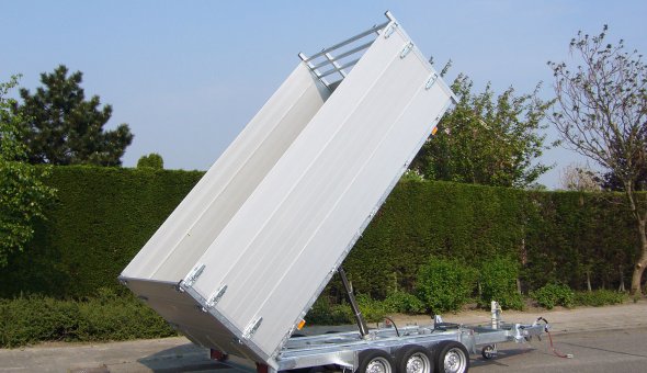 Heavy duty tipper trailer for intense usage and a long durability