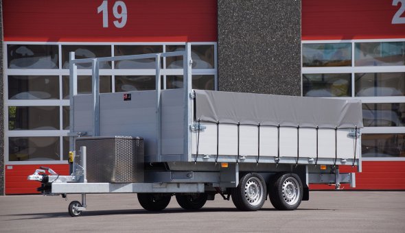 Heavy duty tipper trailer for intense usage and a long durability