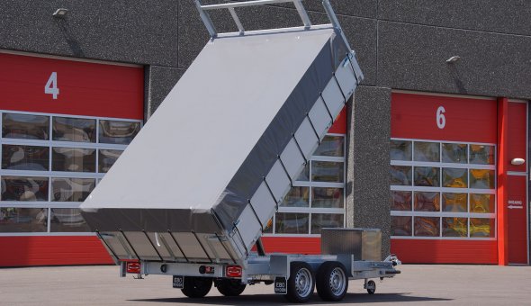 Heavy duty tipper trailer for intense usage and a long durability