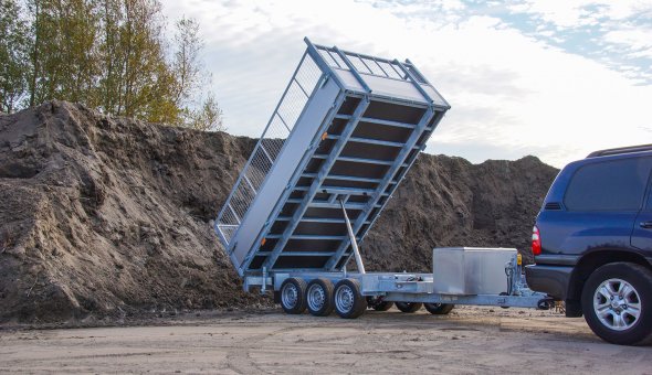 Heavy duty tipper trailer for intense usage and a long durability