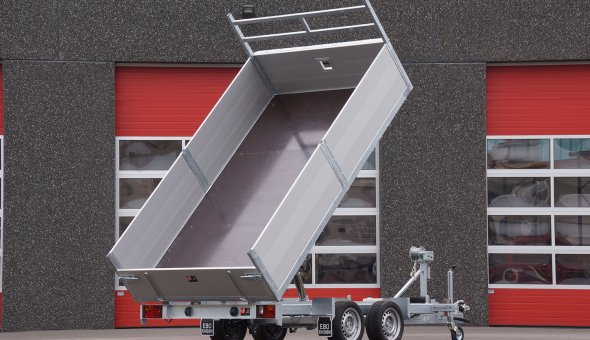 Heavy duty tipper trailer for intense usage and a long durability