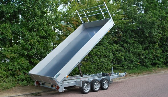 Heavy duty tipper trailer for intense usage and a long durability