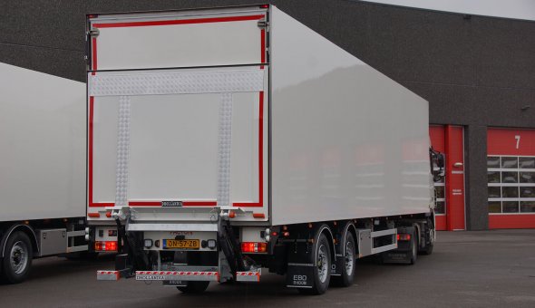 Isotherm semi-trailer for transport of flowers with Pacton chassis - van Zaal