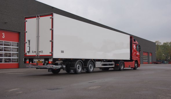 Isotherm semi-trailer for transport of flowers with Pacton chassis - van Zaal