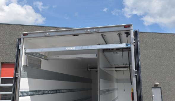 Isotherm truck body with multi temp conditioning on Mercedes Antos for Euser Transport