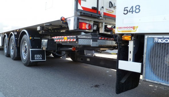 Isothermal ecocombi roadtrain built on a DAF truck body