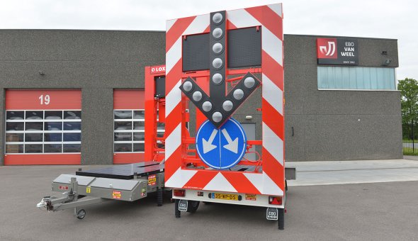 Loxam expands its product portfolio with solar arrow warning trailers with LED lighting and display